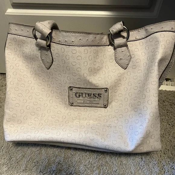 Large Guess Purse - Picture 1 of 3